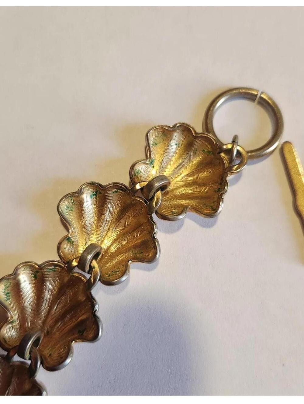 vintage Anne Klein Sea Shell Matte Goldtone Panel SCALLOPED Toggle NECKLACE - Picture 7 of 7